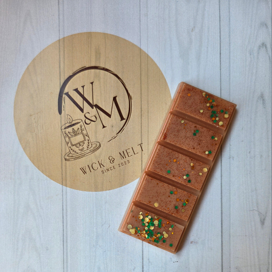 wax melt bar decorated with glitter in scent english oak and hazelnut